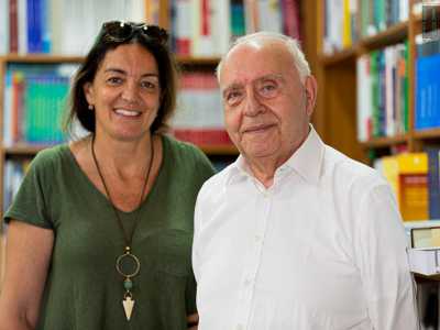Noi raggiungiamo al primo livello la redazione e l�ufficio del 79enne titolare Nicola, figlio di Francesco, che si trova in compagnia della nuora Karina Marti